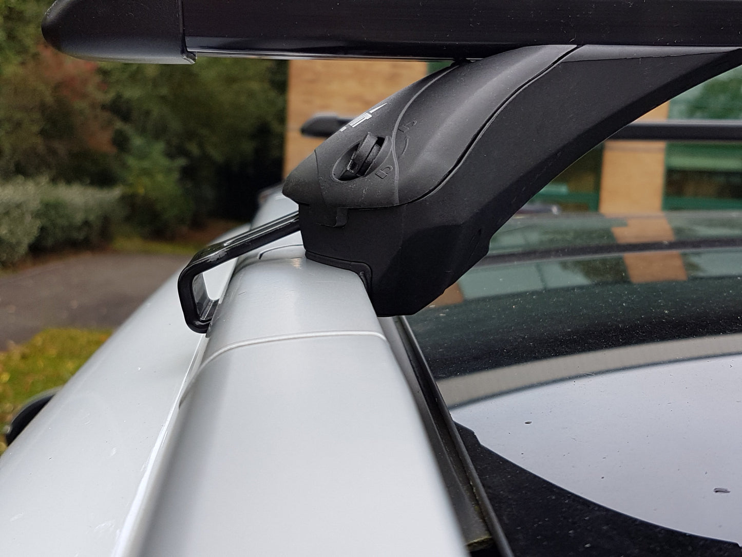SUP-865 Summit 'Premium' Integrated Railing Roof Bars 1.15M - Steel